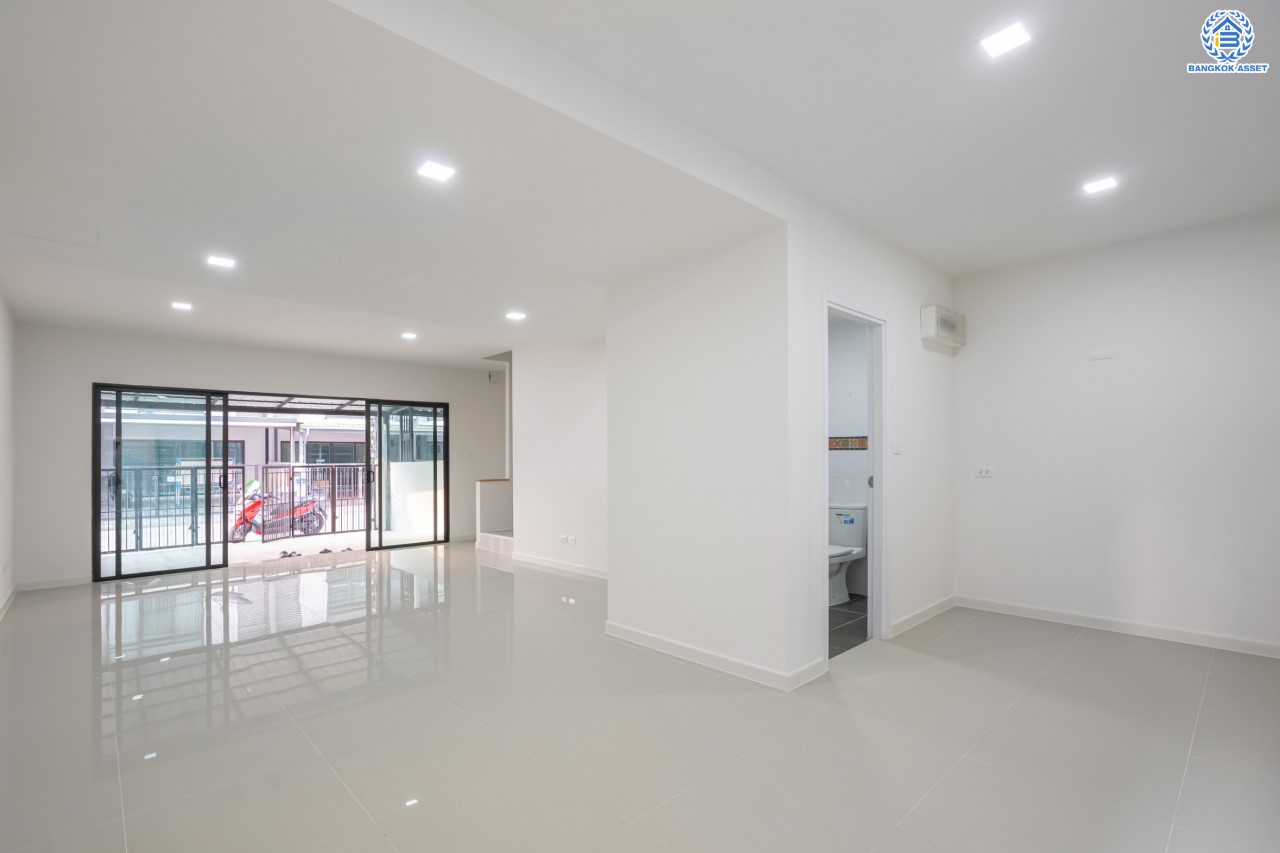 บ้านมือสองตกแต่งใหม่ ม.พฤกษาวิลล์63/2 พระราม5-นครอินทร์ ทาวน์โฮม 3 ชั้น เนื้อที่ 22 ตร.ว. ฟังก์ชัน 3 ห้องนอน 3 ห้องน้ำ จอดรถได้ 2 คัน มาพร้อมทำเลดี ใกล้สะพานพระรามห้า เดินทางสะดวกด้วยจุดขึ้นทางด่วน "ศรีรัช" และรถไฟฟ้าสายสีม่วง "สถานีแยกติวานนท์"...